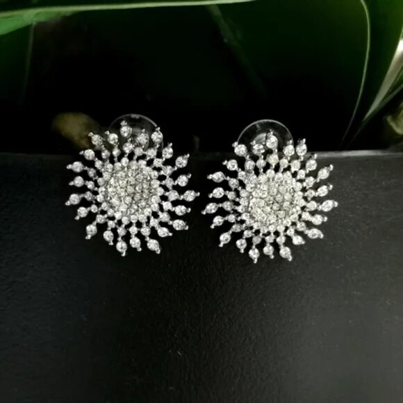 NWT Sunburst earrings in Swarovski Crystal Silver tone - Picture 1 of 4
